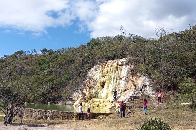 full day tour : Boil the water, Teotitlan, Mezcal, tule and Mitla - Mitla archaeological zone: geometric ruins, Mictlantecuhtli, and how to make the most of your hour