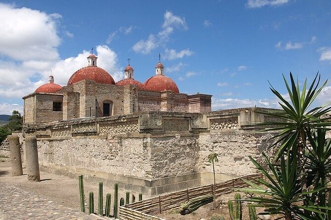 full day tour : Boil the water, Teotitlan, Mezcal, tule and Mitla - Morning logistics from the Quinta Real 5 de Mayo meeting point