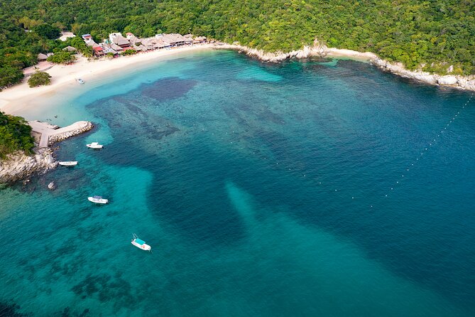 Full Day Tour of the Bays of Huatulco - A historic beach linked to Vicente Guerrero, plus clear reef water