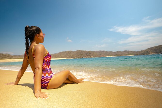 Full Day Tour of the Bays of Huatulco - Bahia de Cacaluta: heart-shaped from above, deer sometimes swimming