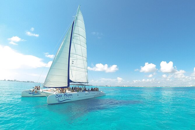 Full Experience Isla Mujeres: Food aboard + Premium drinks + Snorkel + Free time - Food onboard: burritos, salad, and the lunch time trap
