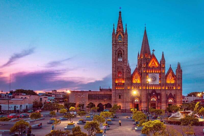 Guadalajara: Guided Tlaquepaque Night Tour with Hotel Pickup - El Parían de Tlaquepaque: The Cantina Stop That Sets the Tone