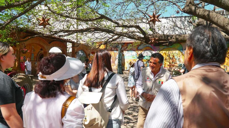 Guadalajara: Tequila Day Trip with Jose Cuervo Option - Transport, comfort, and keeping the day moving