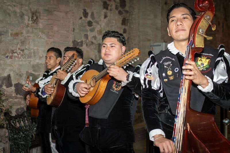 Guanajuato: Night Walk with the Estudiantina - Iglesia de San Diego Start: Getting Oriented in the First 22 Minutes