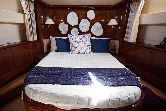 Heather Nikki 80 ft Italian Azimut Yacht Rental - Bedrooms and group size: how to use 4 rooms for up to 10 people