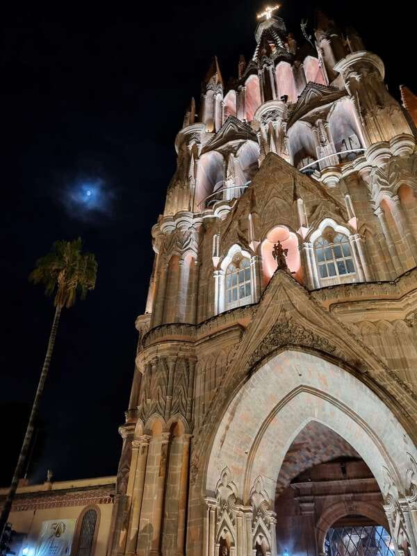 Historical & Cultural Walking Tour of San Miguel de Allende - Ending at Jardín Allende: where your next move becomes obvious