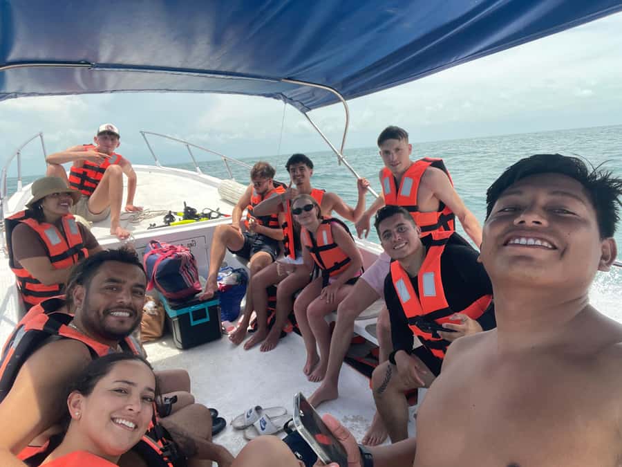 Holbox: Punta Mosquitos, Birds & Pasión Island Boat Tour - Birds on the Lagoon: Pelicans, Flamingos, and How to See More in Less Time