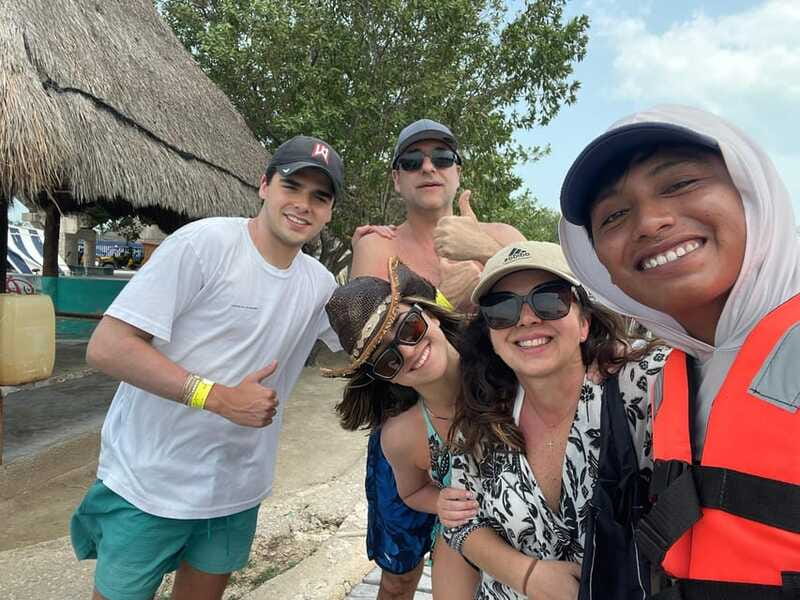 Holbox: Punta Mosquitos, Yalahau, & Pasión Island Boat Tour - Stop 3: Hoyo Negro Yalahau, Freshwater Swimming and Snorkeling