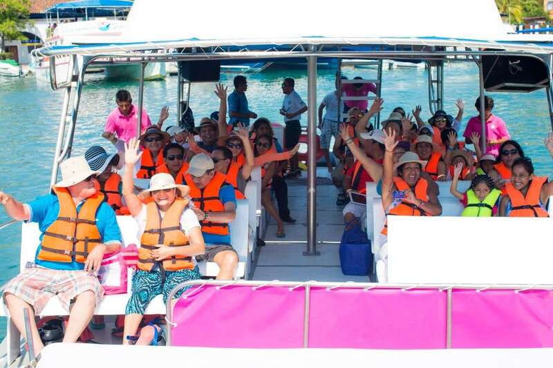 Huatulco: Bays Boat Tour with Snorkeling and Hotel Pickup - Who This Boat Tour Fits Best (and Who It Might Not)