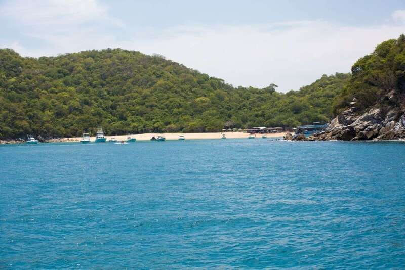 Huatulco: Bays Boat Tour with Snorkeling and Hotel Pickup - What to Pack for Sun, Salt, and a Long Boat Day