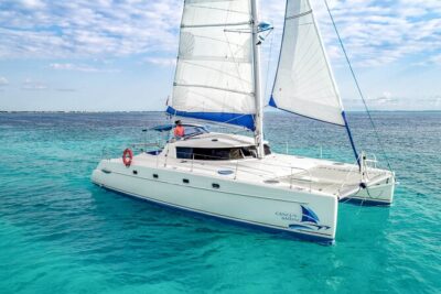 Isla Mujeres Catamaran Tour with Open Bar, Lunch and Snorkeling