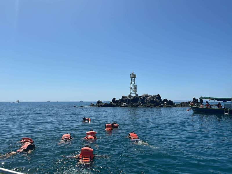 La Paz: Espiritu Santo Island Tour - On-island break and lunch on the protected island