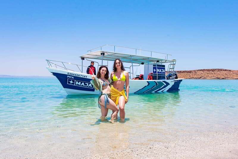 La Paz: Espiritu Santo Island Tour - Playa Balandra photo stop and free time in shallow, calm water
