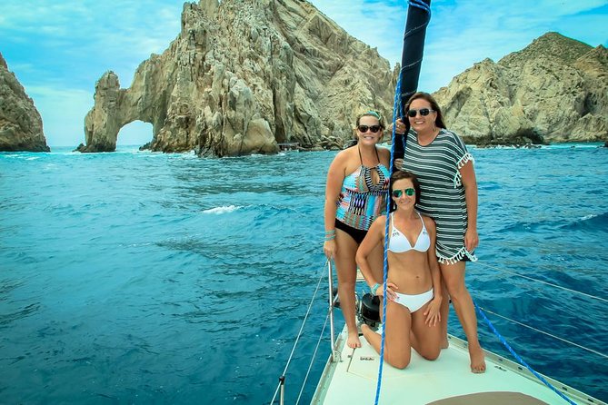 Lands End Luxury Sail and Snorkel Cruise in Cabo San Lucas - Stop 1: El Arco de Cabo San Lucas, the show happens fast