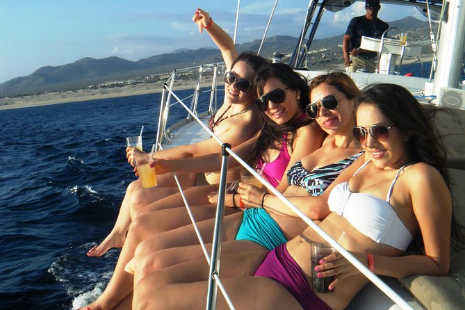 Lands End Luxury Sail and Snorkel Cruise in Cabo San Lucas - The open bar and lunch: why it matters on a short cruise