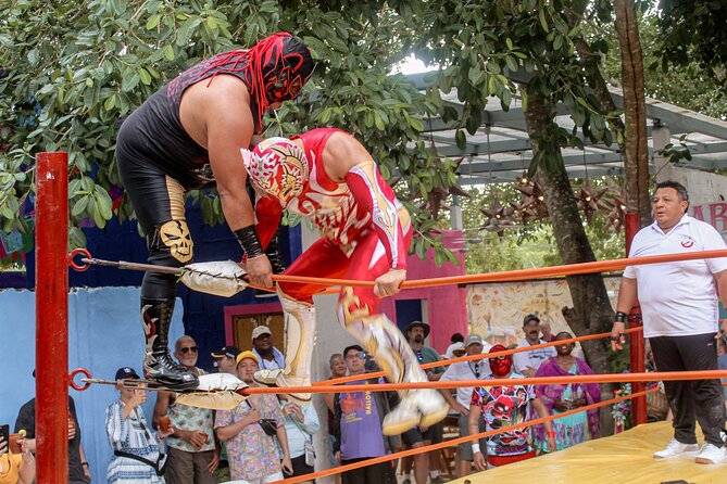 Legendary Mexican Lucha Libre Experience in Cozumel Meet andGreet - Getting to Barriecito from your cruise port: walk or short taxi ride