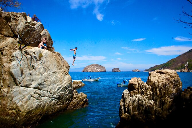 Los Arcos 5 islands Snorkeling Cliff Jumping and Hidden Beach - Getting There: Zona Romántica Meeting Point and the Cruise-Port Reality