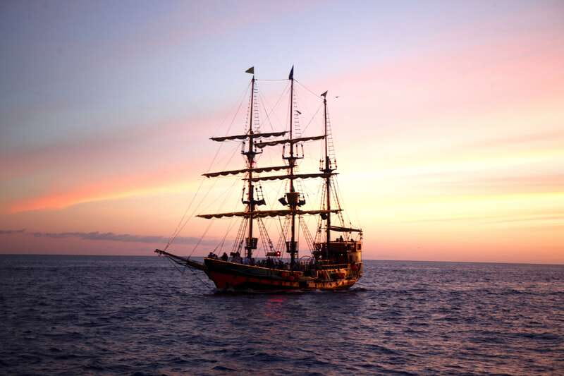 Los Cabos: Pirate Ship Sunset Cruise & Show with Dinner - Pirate entertainment: the onboard show format and what it includes