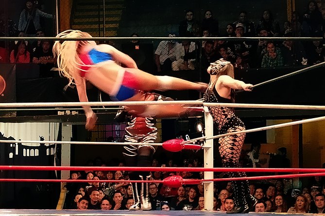 Lucha Libre wrestling show, tacos and beer with artist - Key points to know before you go