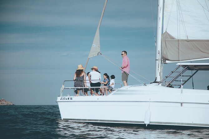 Luxury Whale Watch Cruise to The Arch Los Cabos - Open bar and snacks: what you should expect to drink on board