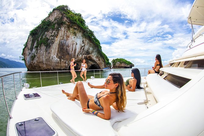 Luxury Yacht & Snorkel with All inclusive Open bar and lunch - Lunch and the open bar: where the value really shows