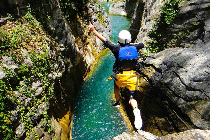 Matacanes : Canyoning + Hiking + Water Jumps + Rappel + Caves - Entering Matacanes Canyon: The Mix of Water, Climb, and Cave Tunnels