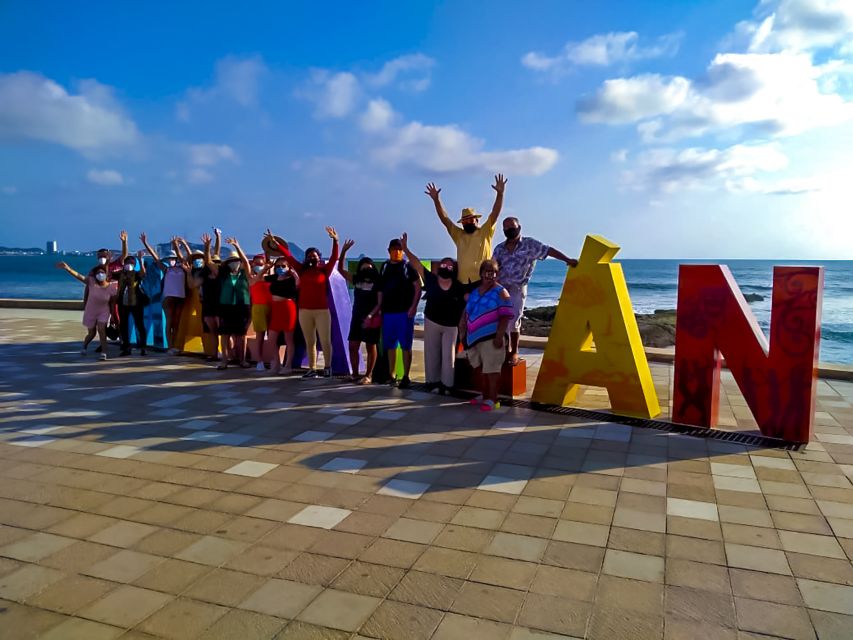 Mazatlán: Double-Decker Bus, Cliff Diving & Walking Tour - The cliff-diver spectacle at the Glorieta lookouts
