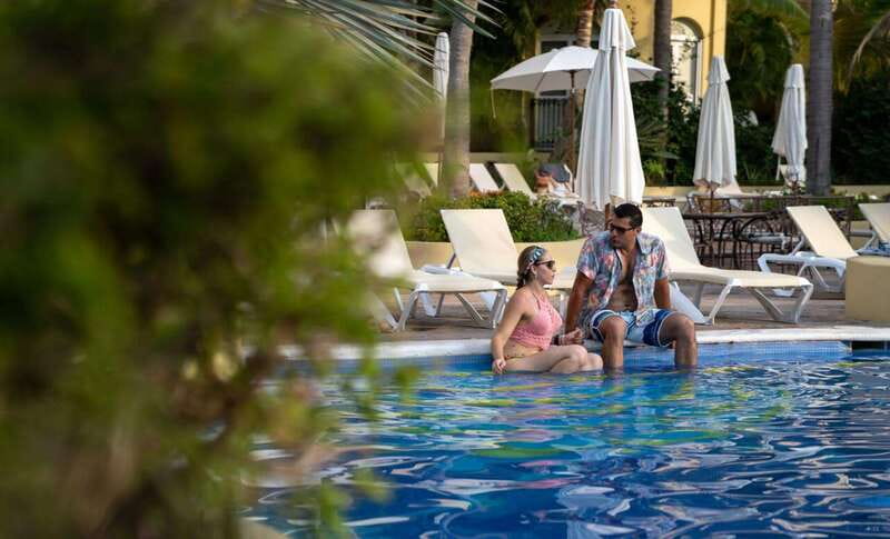 Mazatlan: Old Town Sightseeing and Golden Zone - El Clavadista and the 45-foot Cliff-Jump Show