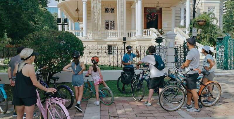 Mérida: Montejo Boulevard and Historic Center bike tour - Paseo Montejo Boulevard: where your ride stays easy and shaded