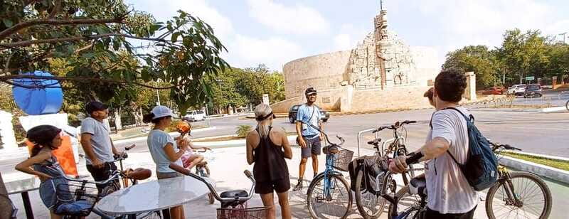 Mérida: Montejo Boulevard and Historic Center bike tour - Four mansions and the Golden Age context you can actually use