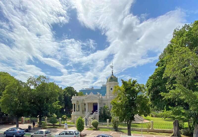 Mérida: Panoramic Sightseeing Tour Bus Ticket with 2 Routes - Top deck tips: heat, sun, and under-the-roof moments