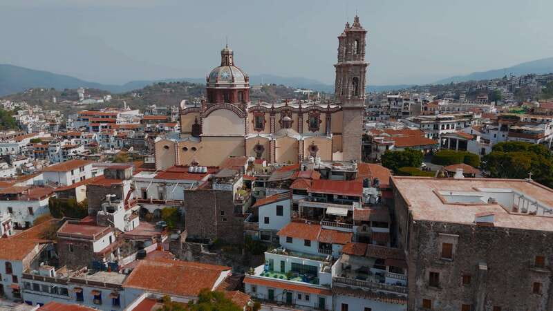 Mexico City: Cacahuamilpa Caves and Taxco Small-Group Tour - The guide and driver matter, and small-group helps your day feel smoother