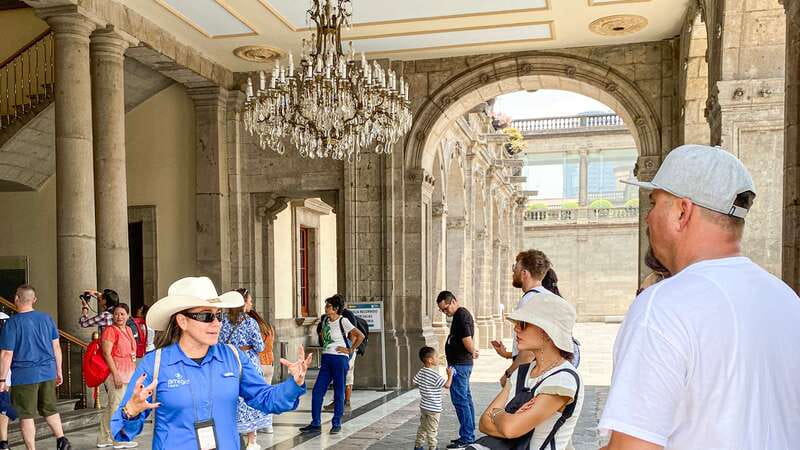 Mexico City: Chapultepec Castle and Anthropology Museum Tour - Avenida Grutas coffee break and the walk toward Chapultepec Park