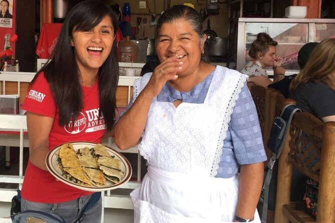 Mexico City: Hidden Markets, Street Food & Salsa-Making Tour - Stop 2: Mercado Jamaica, the flower market, and the 3-in-1 food flow