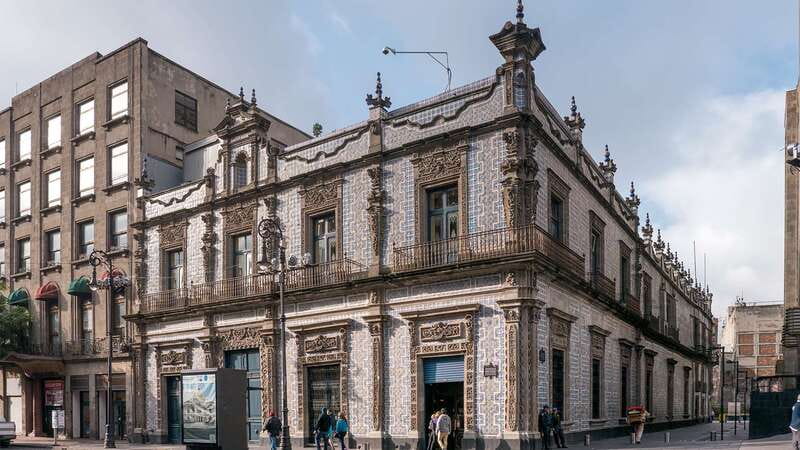 Mexico City: Historic Downtown Walking Tour - Meeting at Zócalo: Finding the White Umbrellas