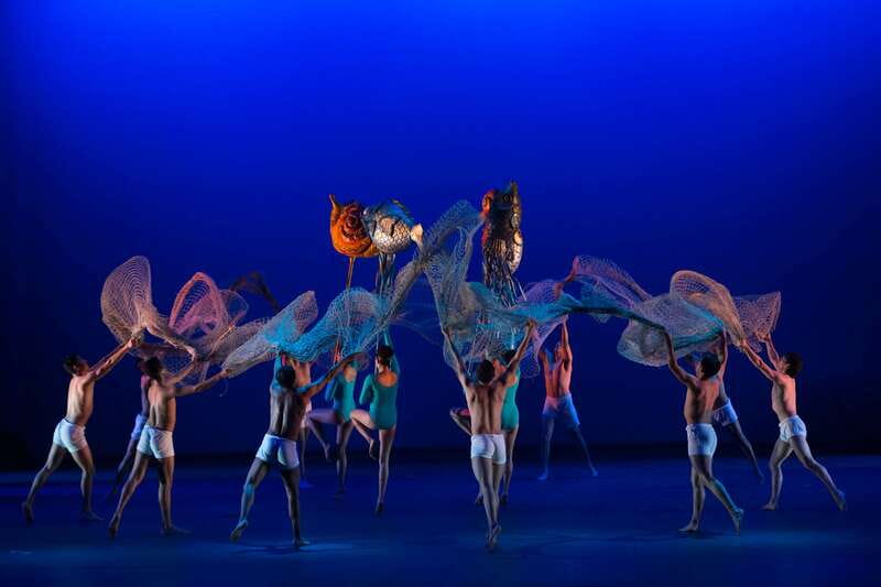 Mexico City: Mexican Folklore Ballet - Language support and what to bring