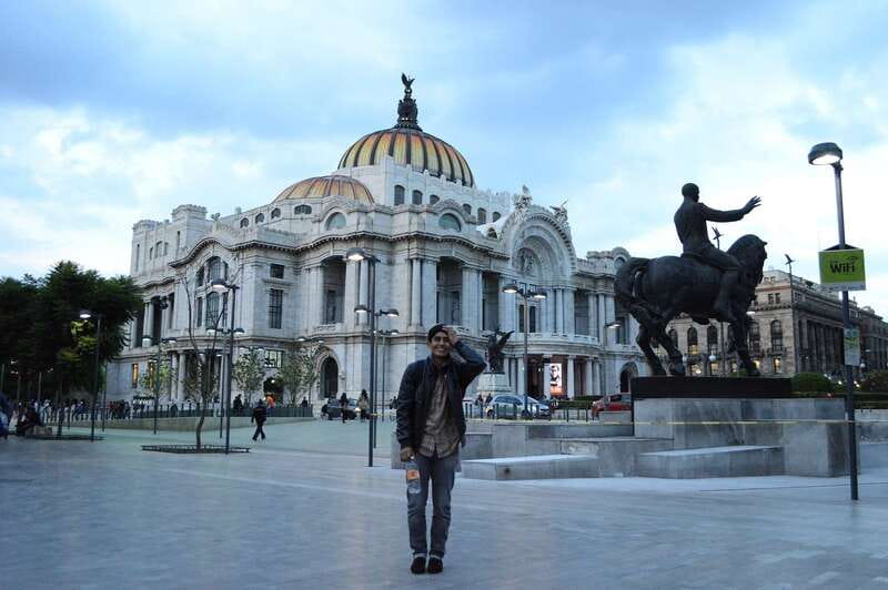 Mexico City Must-see Buildings & Palaces - Palacio de Bellas Artes: Your Landmark Anchor in the Historic Center