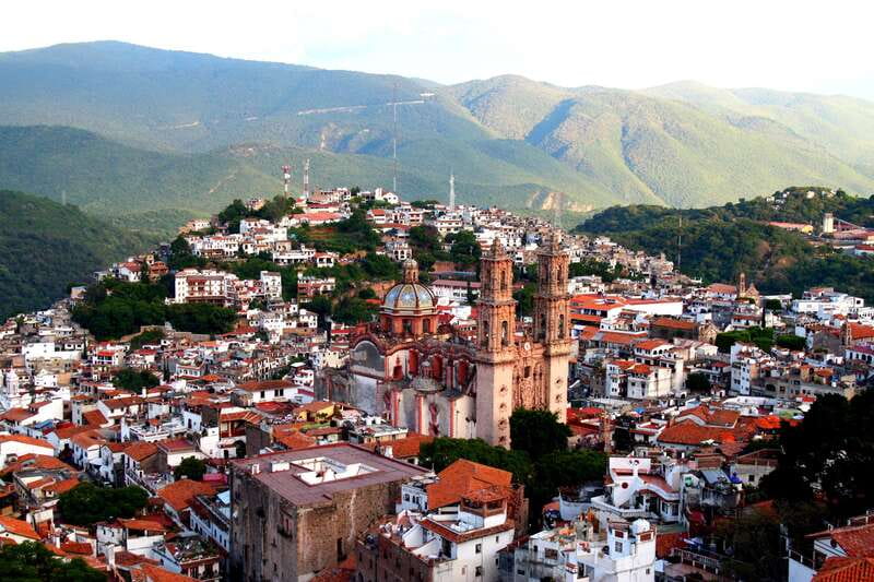 Mexico City: Taxco & Cuernavaca Tour with Pre-Hispanic Mine - Silver shopping and artisan craft time, without the hard sell vibe