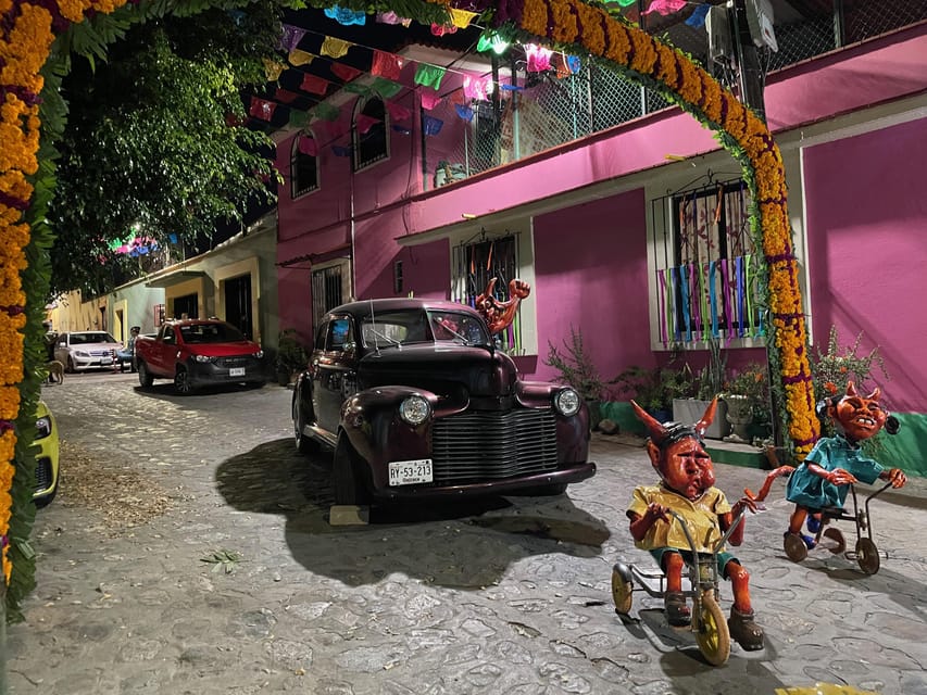 Oaxaca: Day of the Dead Evening Walking Tour with Dinner - Santo Domingo Plaza and the Church Ex-Convent Glow