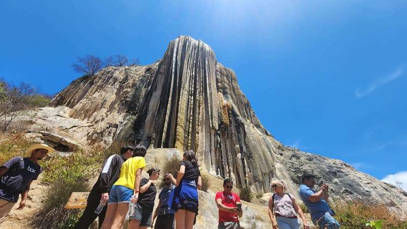 Oaxaca: Hierve el Agua Petrified Waterfalls and Pools Tour - Arriving at Hierve el Agua: your 3-hour window in real life
