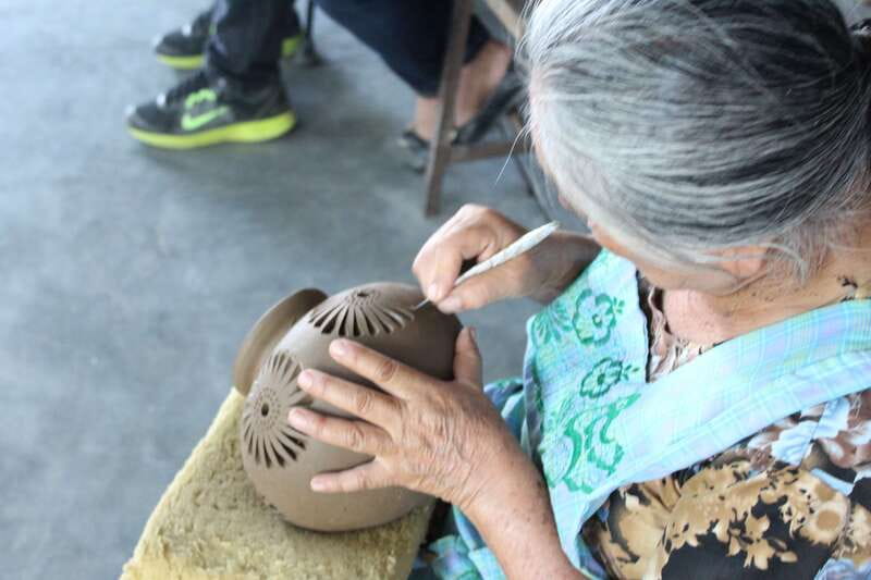 Oaxaca: Monte Alban and the Art of Oaxaca - San Antonio Arrazola: seeing alebrijes come to life from copal wood