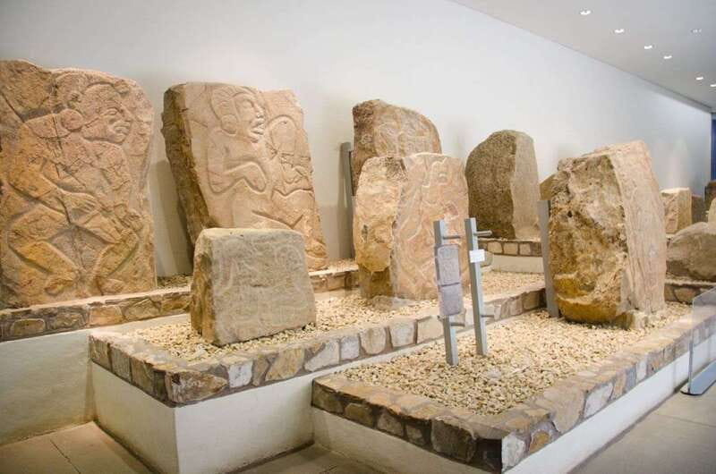 Oaxaca: Monte Alban Guided Archaeological Tour - The walk among ball courts, tombs, and the astronomy focus