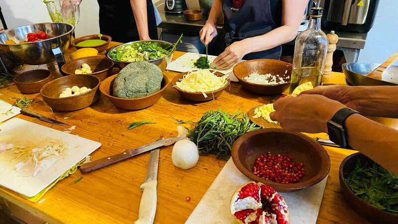 Oaxaca: Oaxacan Mole Workshop with a Traditional Cook - Meeting in Downtown Oaxaca and walking to the local market