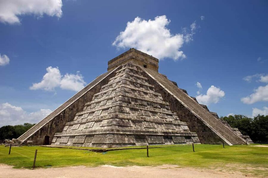 Playa del Carmen: Chichen Itza Early Tour with Expert Guide - How the guided route stays efficient without feeling robotic
