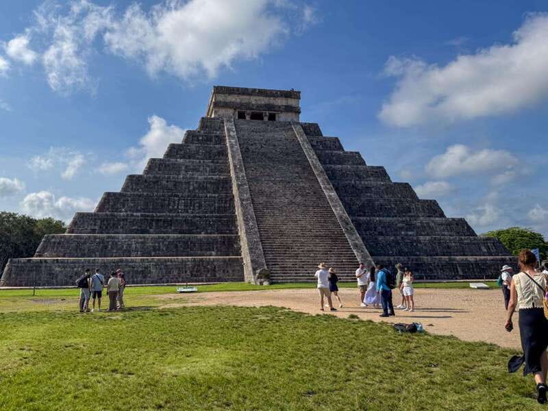 Playa del Carmen: Chichen Itza, Valladolid, Cenote & Buffet - Cenote Chichikan: how the swim and stairs shape the experience