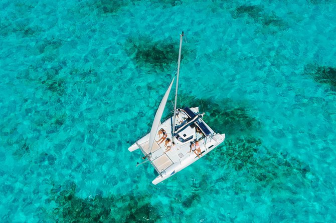 Private Catamaran from Cancun to Isla Mujeres for up to 13 People - The sail from Cancun: controlling the pace instead of following a route