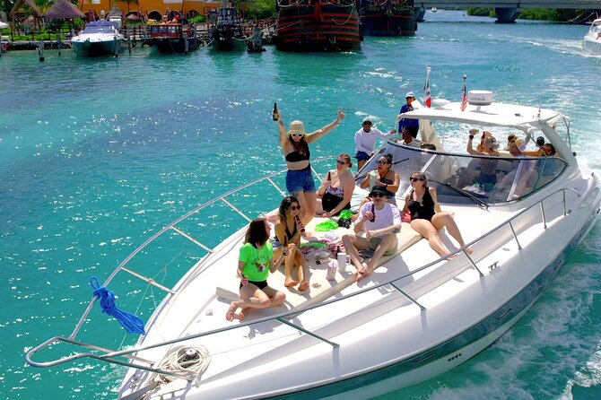 Private Premium Yacht 46FT Rental in Cancún - Nichupte Lagoon, mangroves, and the Calinda channel (why it’s not filler)