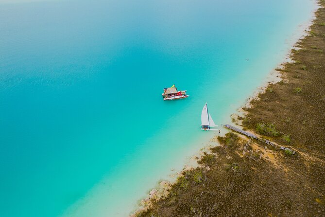 Private Sailing between Mangroves - Mangroves, wetlands, and the kind of silence that only boats can do