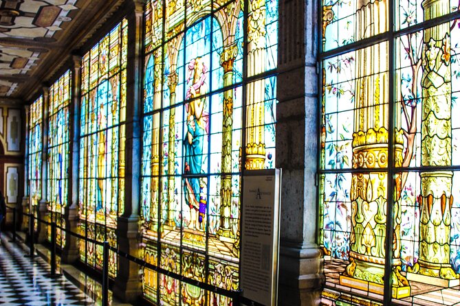 PRIVATE Tour Chapultepec Castle - Getting started at Estela de Luz, then easing into the park