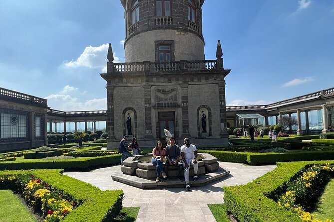 PRIVATE Tour Chapultepec Castle - Jorge’s style: humor, context, and real back-and-forth